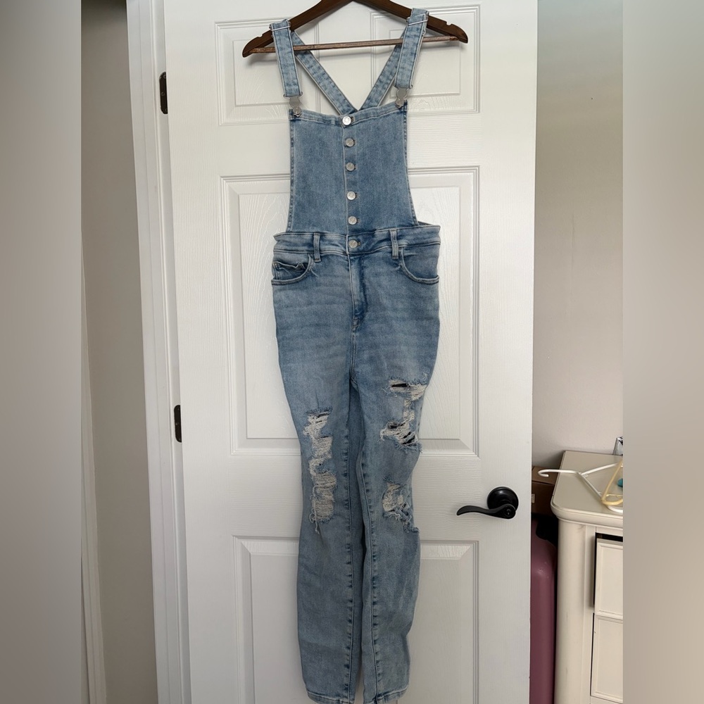 Vintage Guess Bib Overalls in women's size M with a light wash retro vibes